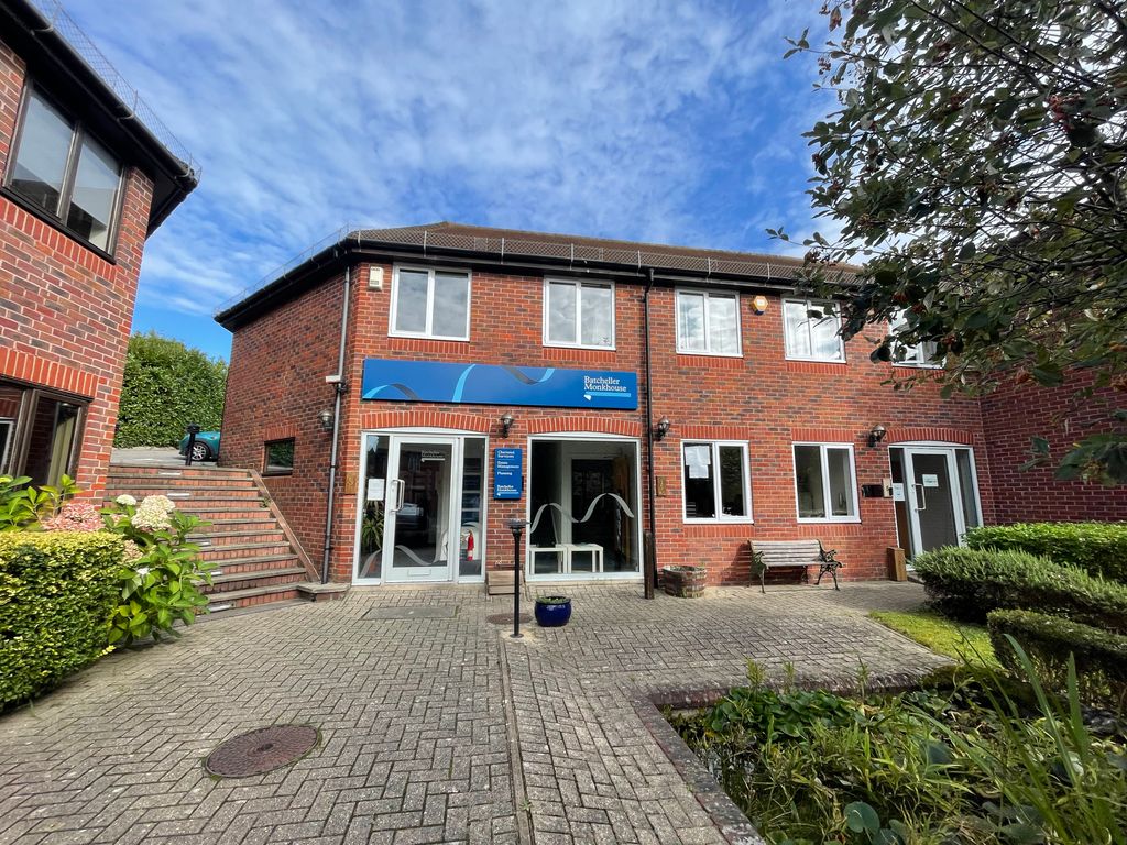Office to let in Swan Court, Station Road, Pulborough RH20, £10,515 pa
