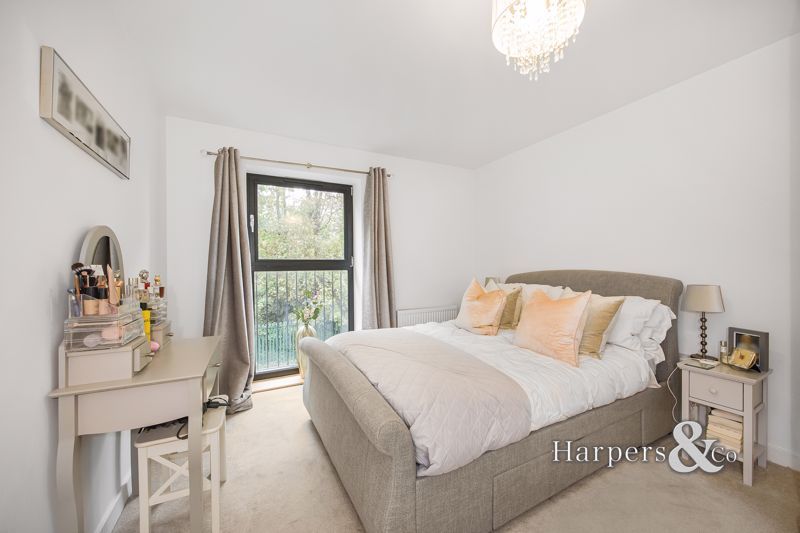 2 bed flat for sale in Bexley High Street, Bexley DA5, £370,000