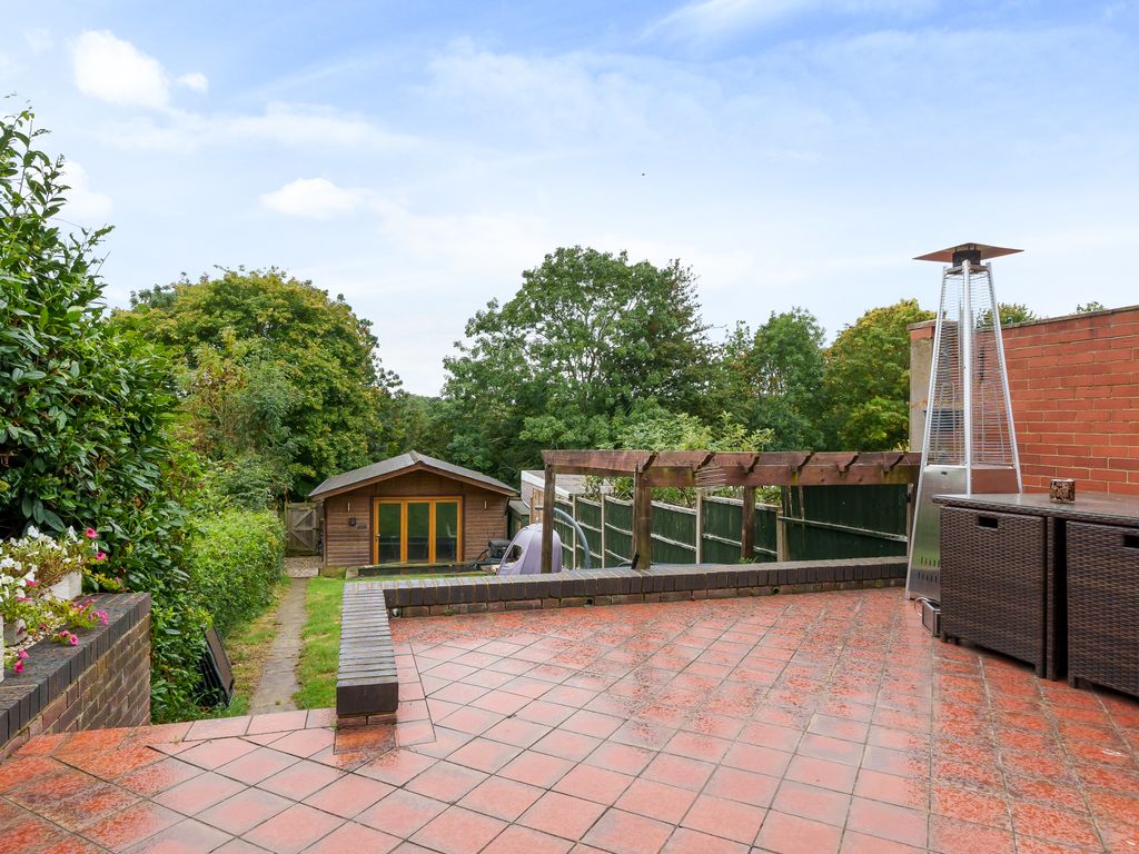 3 bed end terrace house for sale in Daneland, Barnet EN4, £695,000