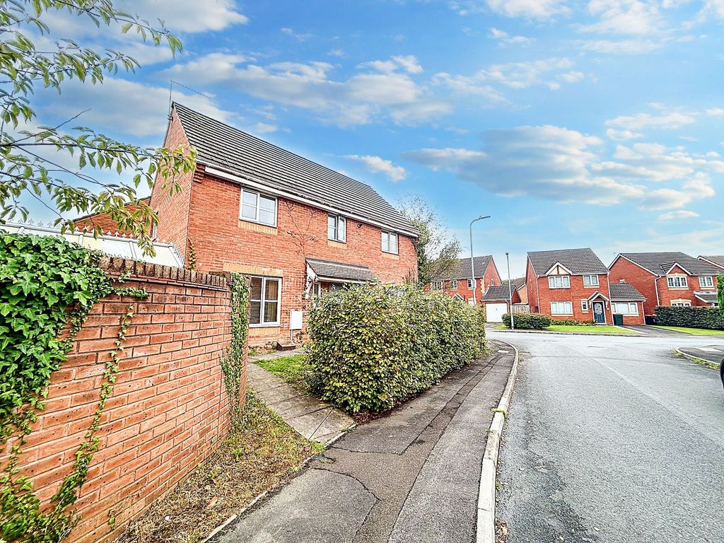 4 bed detached house for sale in Burberry Close, Rogerstone NP10, £400,000