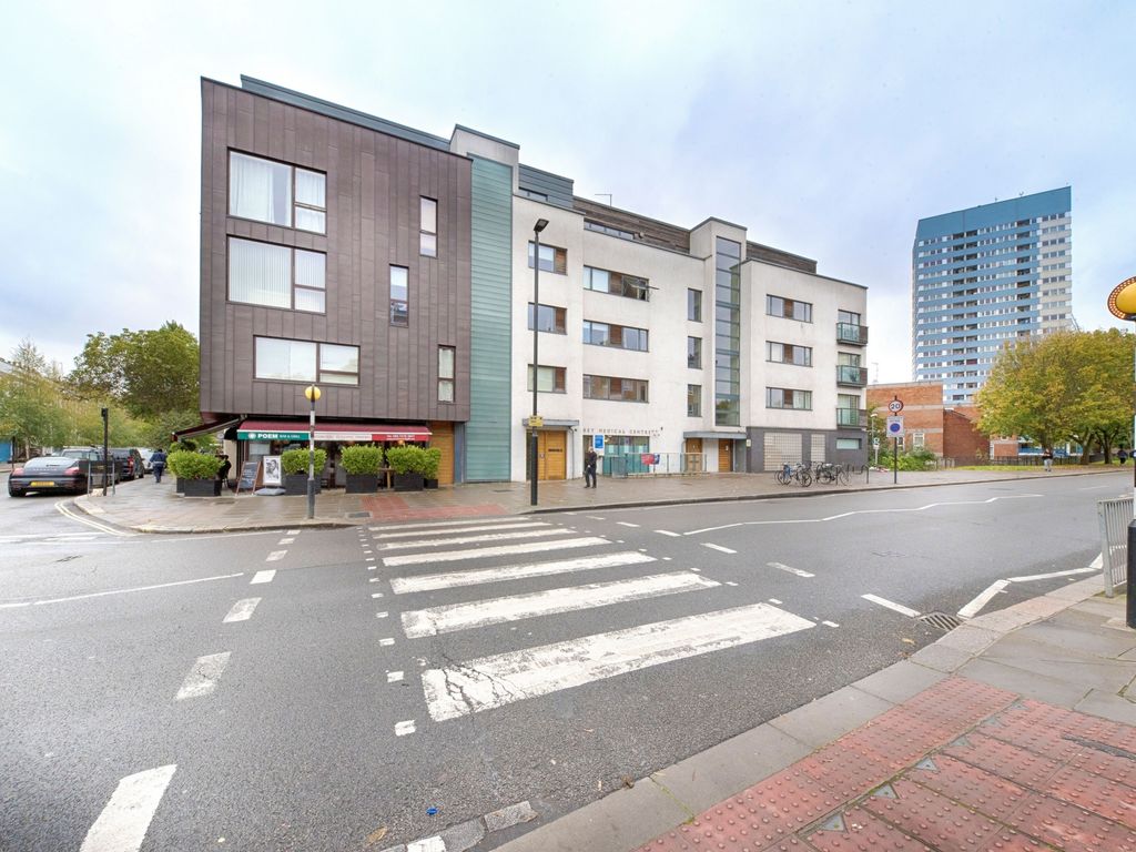 3 bed flat for sale in Abbey Road, St Johns Wood Borders NW8, £975,000