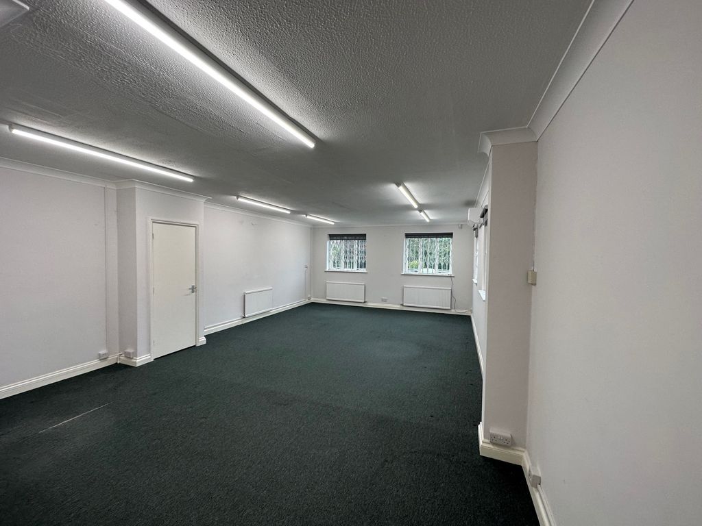 Office to let in 15A, The Broadway, Beaconsfield, Buckinghamshire HP9, £22,500 pa