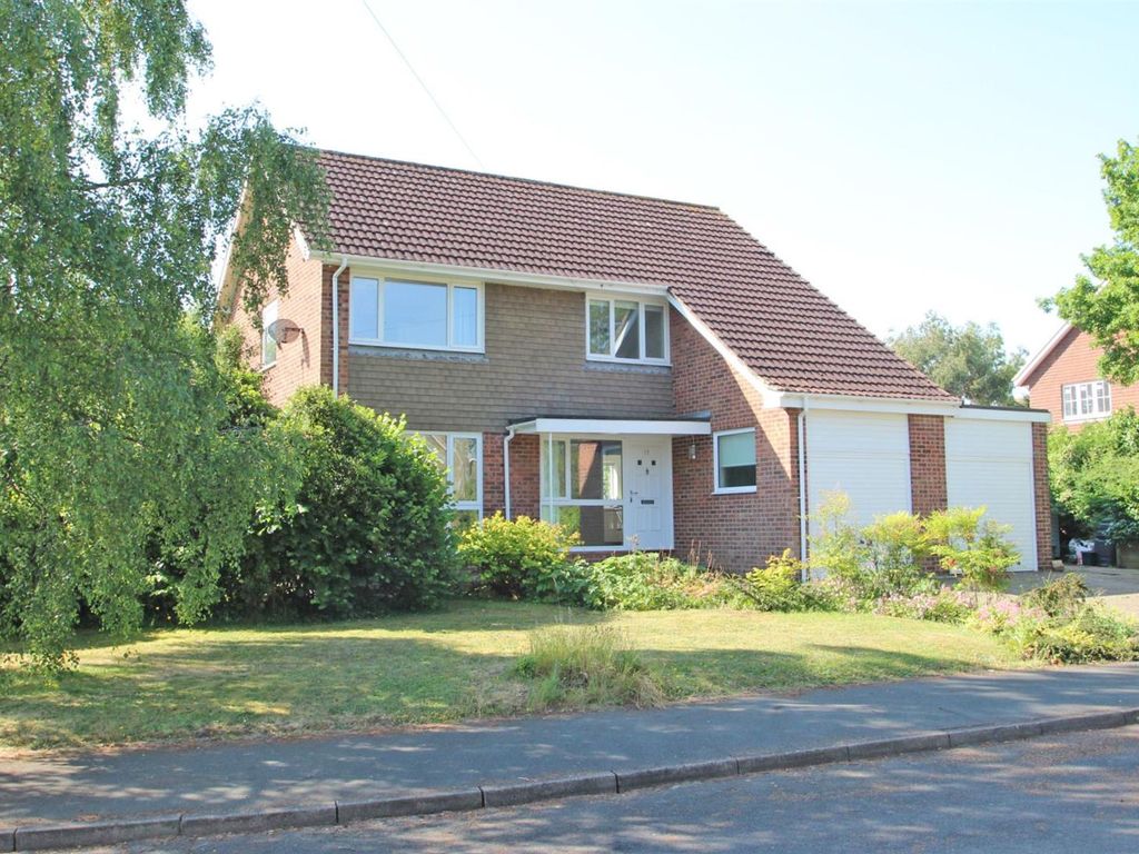 4 bed detached house to rent in Firestone Glade, Wootton Bridge, Ryde PO33, £2,100 pcm