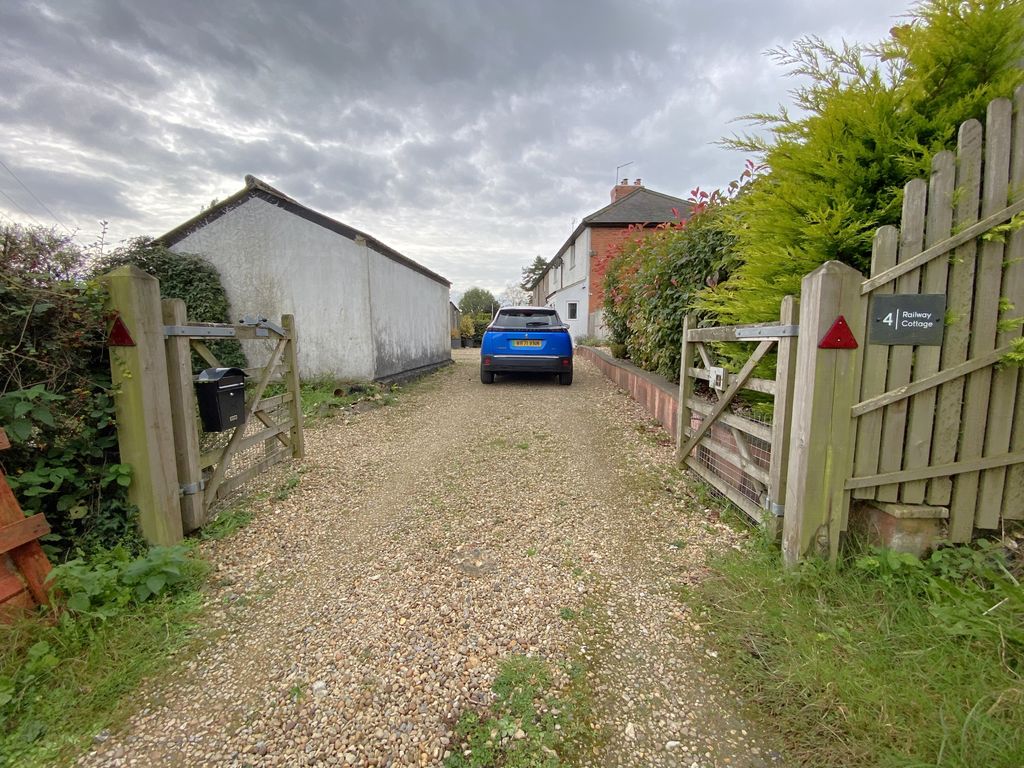 3 bed cottage for sale in Holywell, Dorchester DT2, £325,000