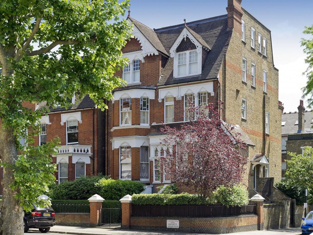 1 bed flat for sale in Bassett Road, London W10, £475,000