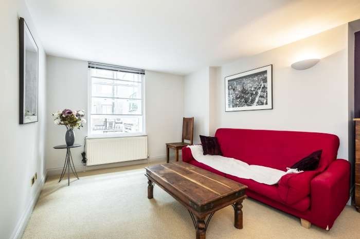 Studio to rent in Middlesex Street, London E1, £2,100 pcm