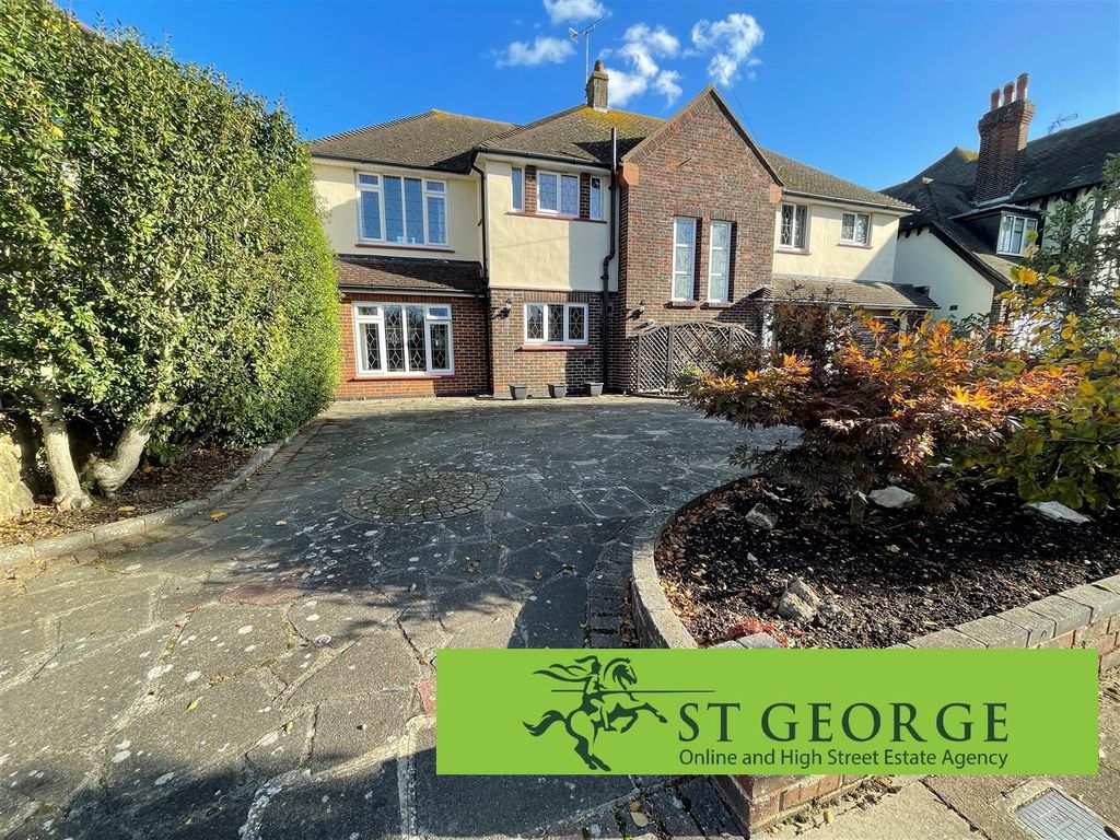 4 bed detached house for sale in Parkanaur Avenue, Southend-On-Sea SS1, £1,150,000