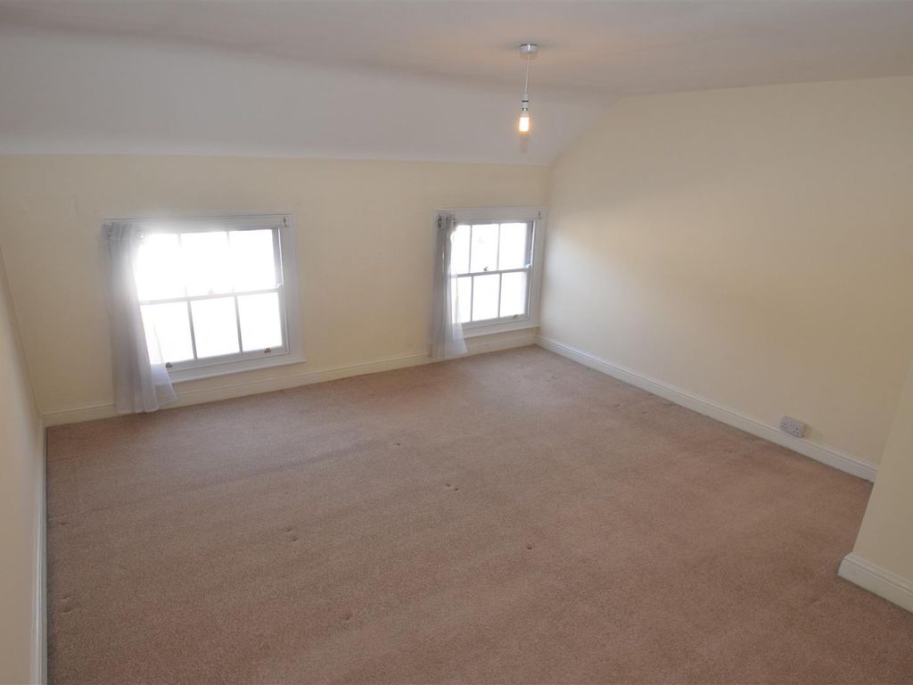 3 bed flat to rent in Lower Brook Street, Rugeley WS15, £700 pcm