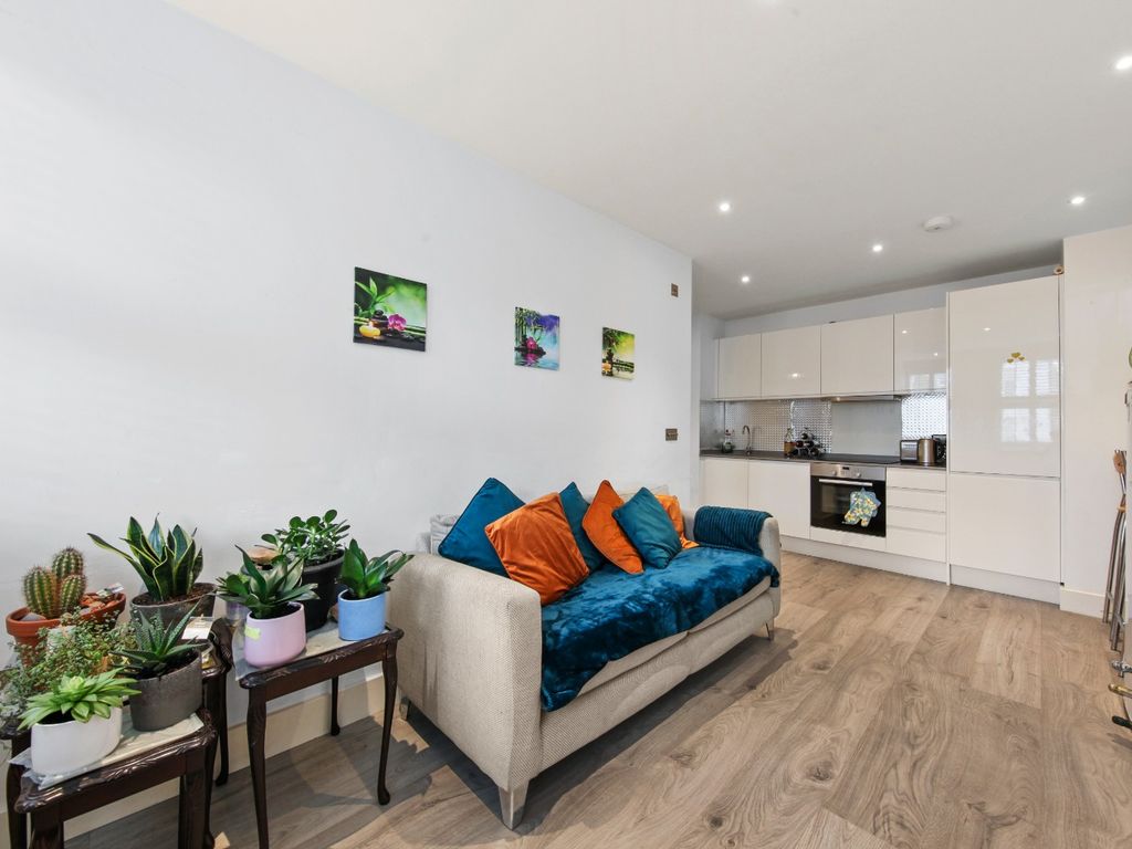 1 bed flat for sale in Aldworth Grove, Lewisham SE13, £250,000