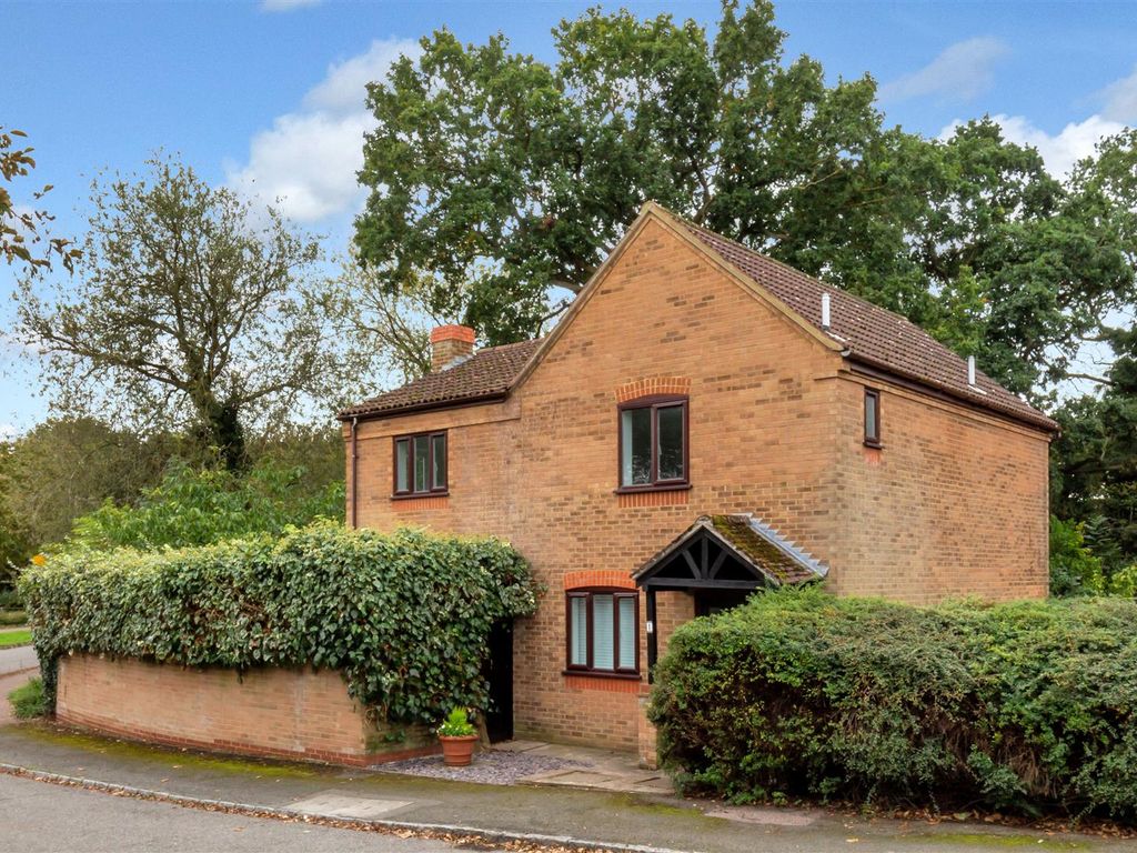 4 bed detached house for sale in Linceslade Grove, Loughton, Milton Keynes MK5, £550,000