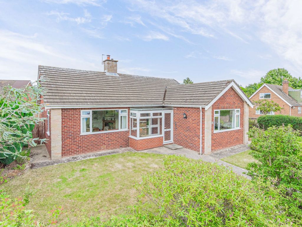 3 bed detached bungalow for sale in Westhope Avenue, Copthorne SY3, £382,500