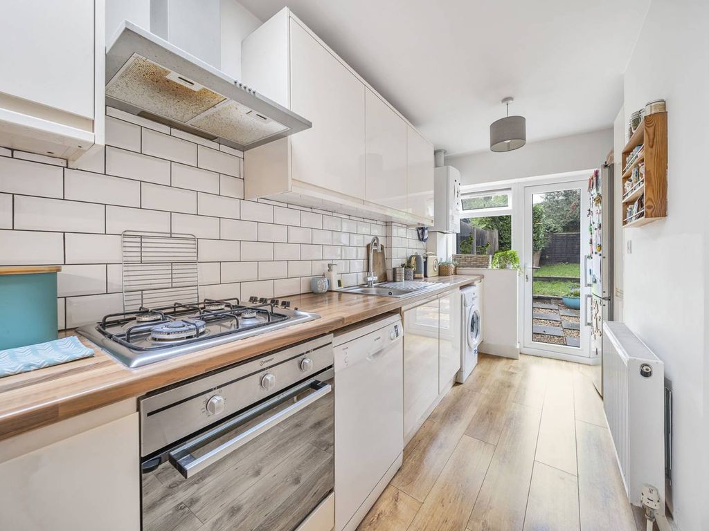 2 bed maisonette for sale in Holders Hill Crescent, Mill Hill, London NW4, £475,000