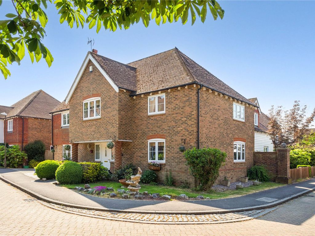 5 bed detached house for sale in The Rosary, Partridge Green RH13, £950,000