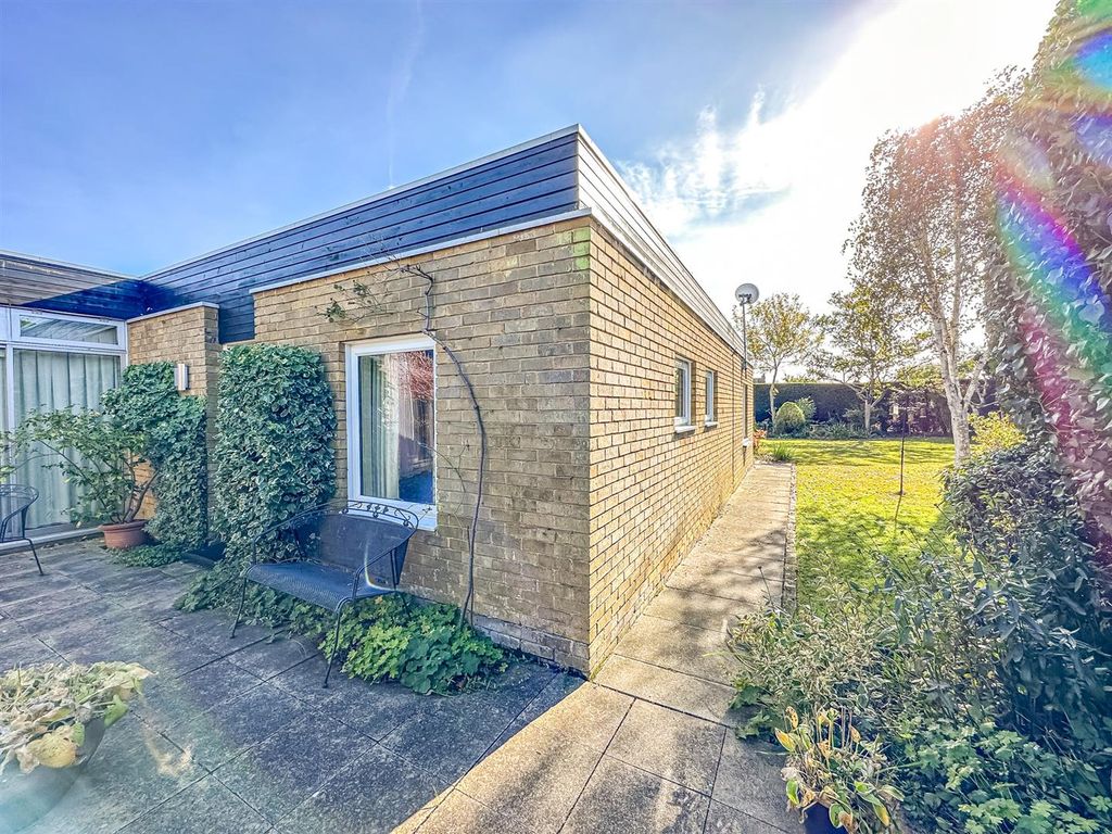 4 bed bungalow for sale in Branksome Avenue, Hockley SS5, £725,000