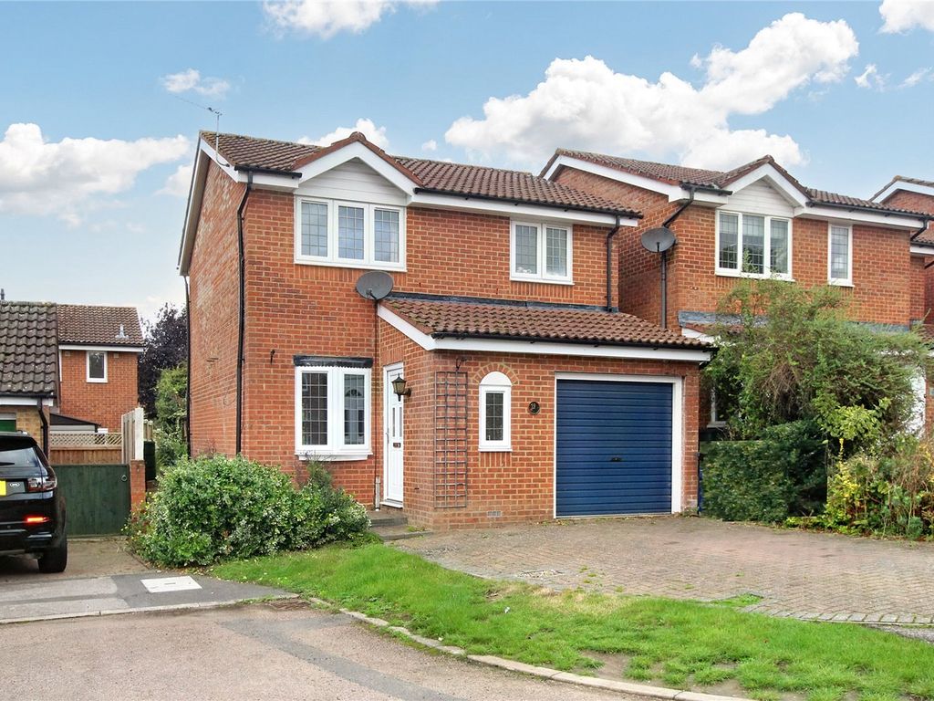 3 bed detached house for sale in Lathbury Road, Brackley NN13, £365,000