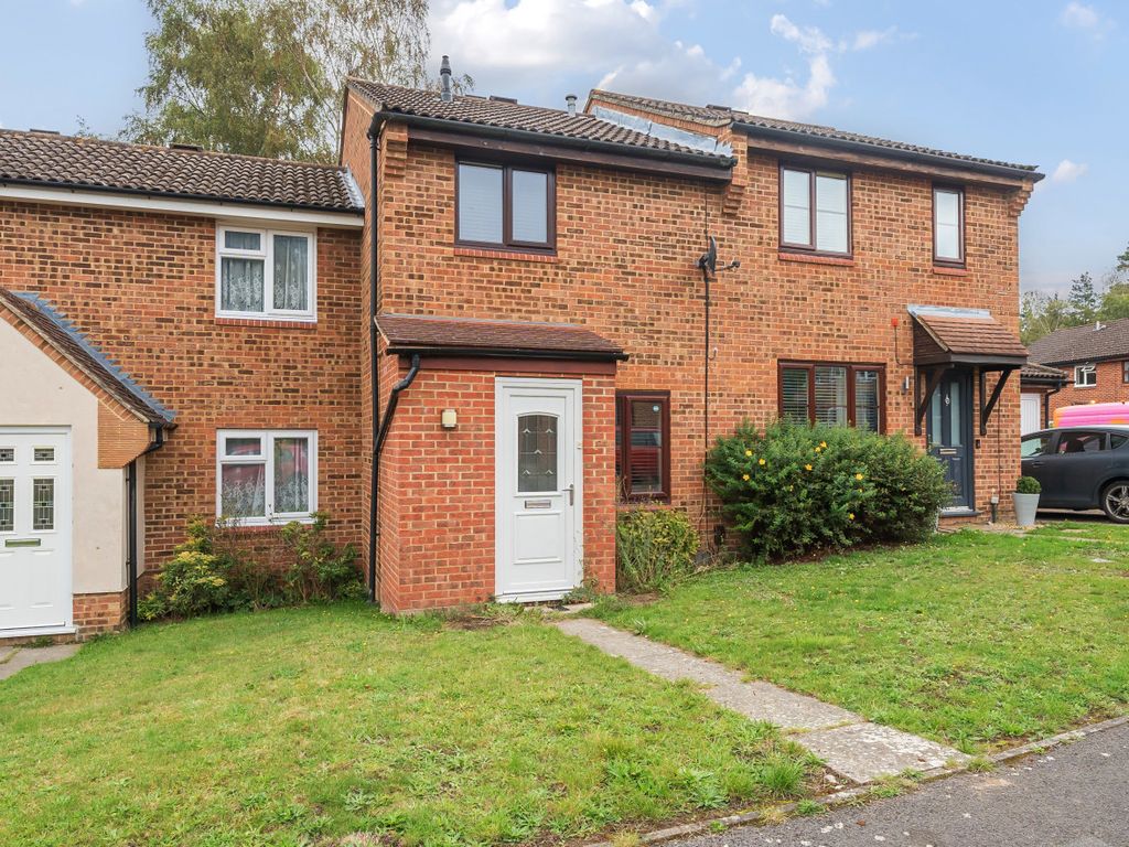 3 bed terraced house for sale in Froxfield Down, Bracknell, Berkshire RG12, £380,000