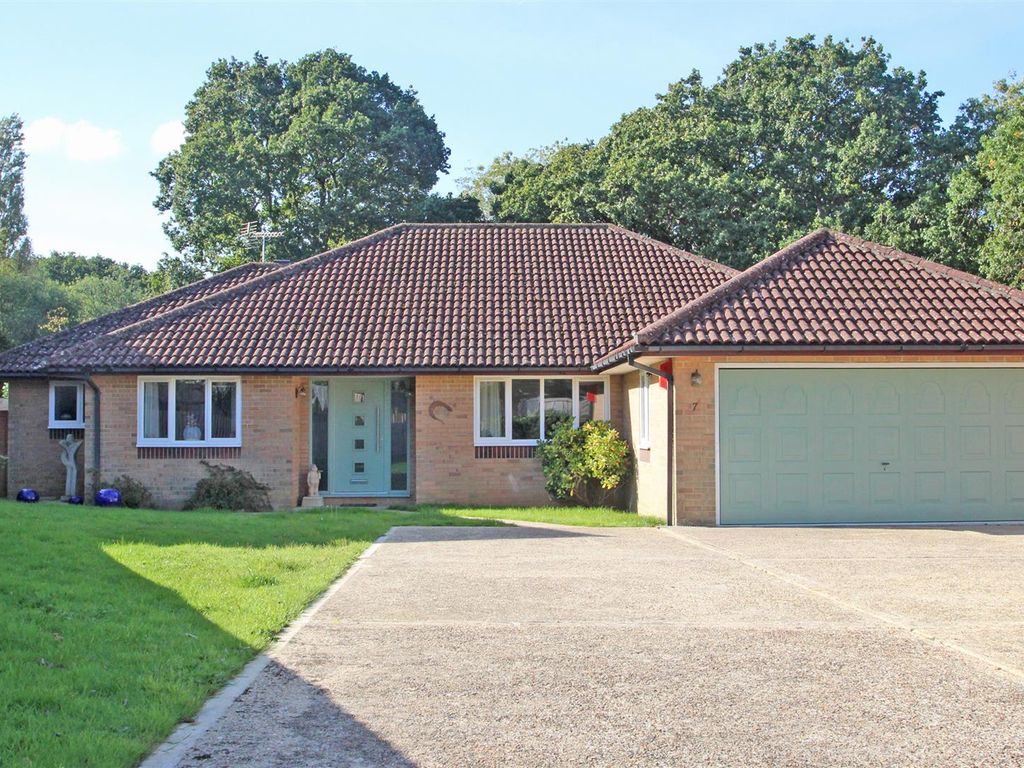 3 bed detached bungalow for sale in The Poplars, Fishbourne Lane, Ryde PO33, £800,000