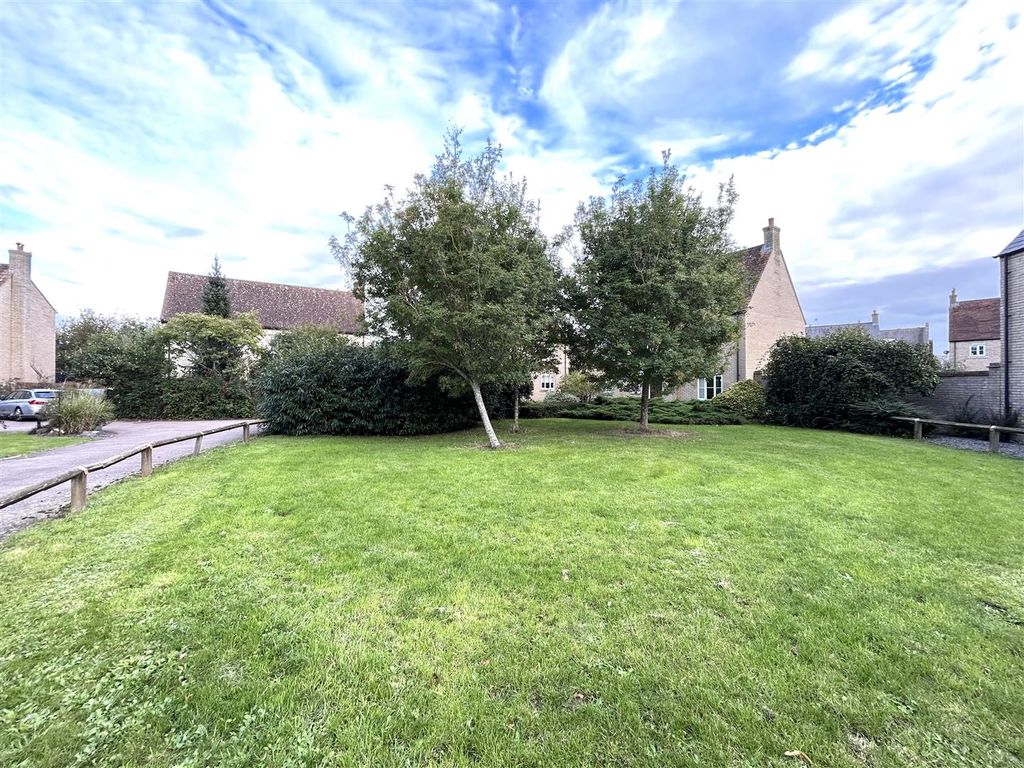 4 bed detached house for sale in Teasel Drive, Ely CB6, £525,000