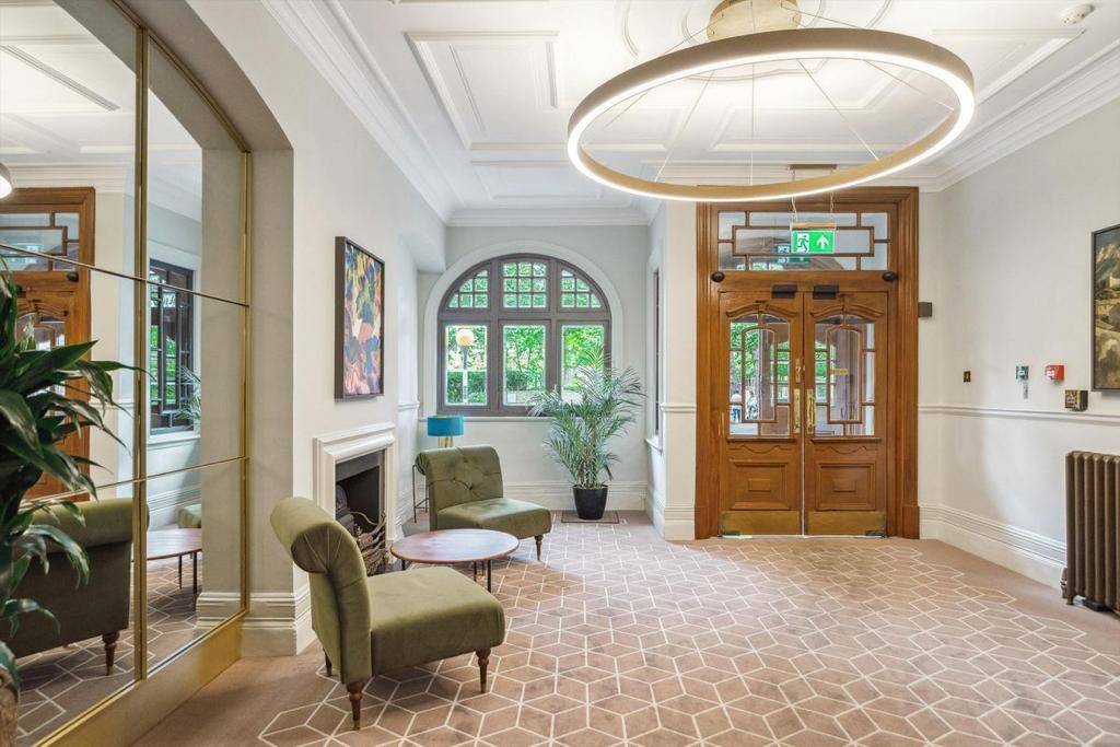 2 bed flat for sale in Campden Hill Road, London W8, £1,250,000