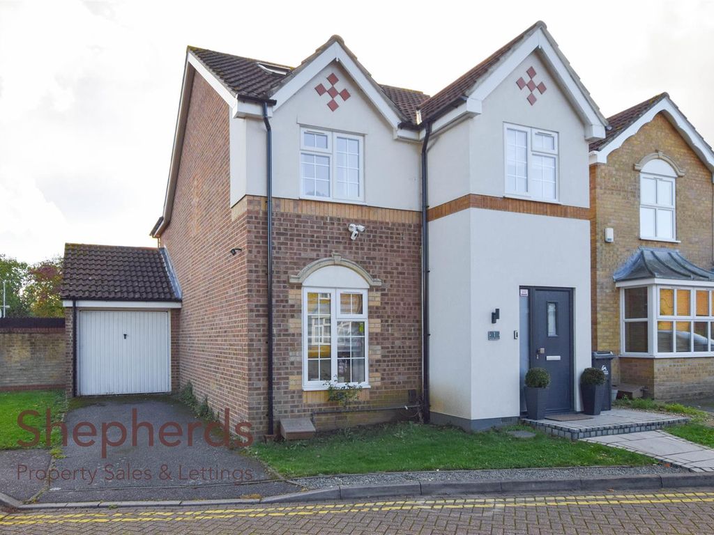 4 bed detached house for sale in Foster Close, Cheshunt, Waltham Cross EN8, £650,000