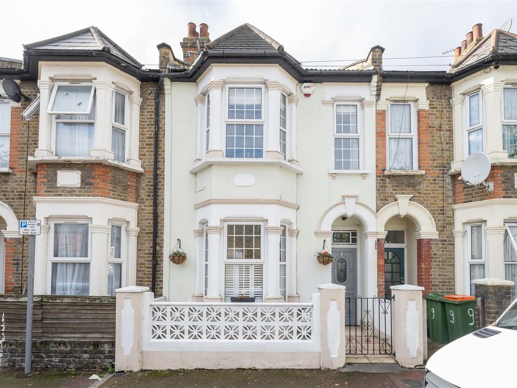 2 bed terraced house for sale in The Warren, London E12, £500,000