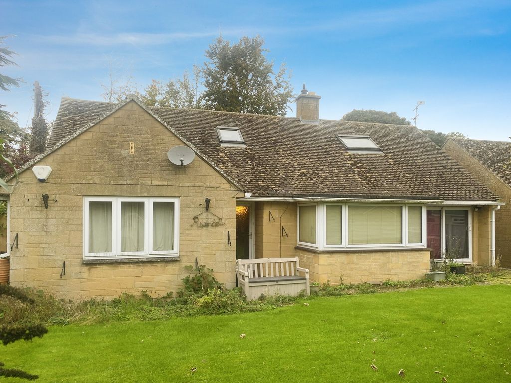4 bed detached bungalow for sale in Wardington, Banbury, Oxfordshire OX17, £350,000