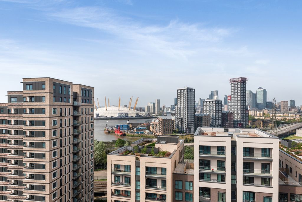 2 bed flat for sale in Thanet Tower, 6 Caxton Street North, London E16, £600,000
