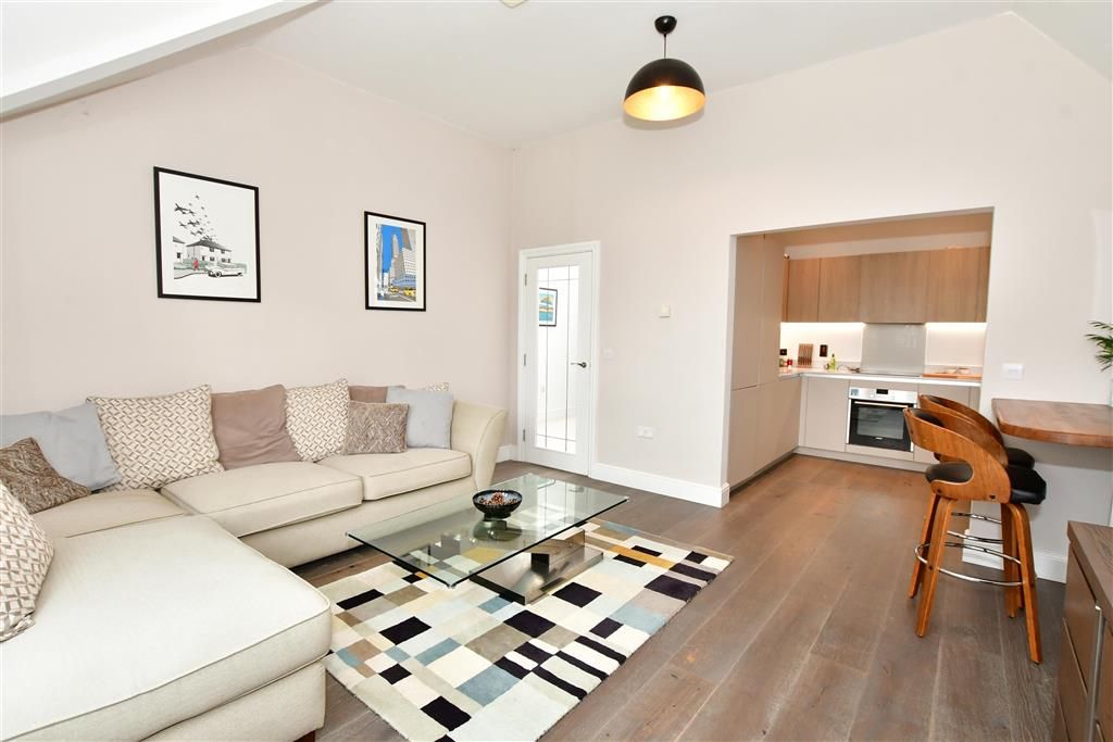 2 bed flat for sale in Thomas Barnardo Way, Barkingside, Ilford, Essex IG6, £460,000