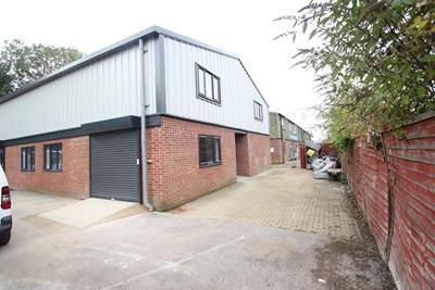 Light industrial to let in Station Yard, 4, Station Road, Hungerford, Berkshire RG17, Non quoting