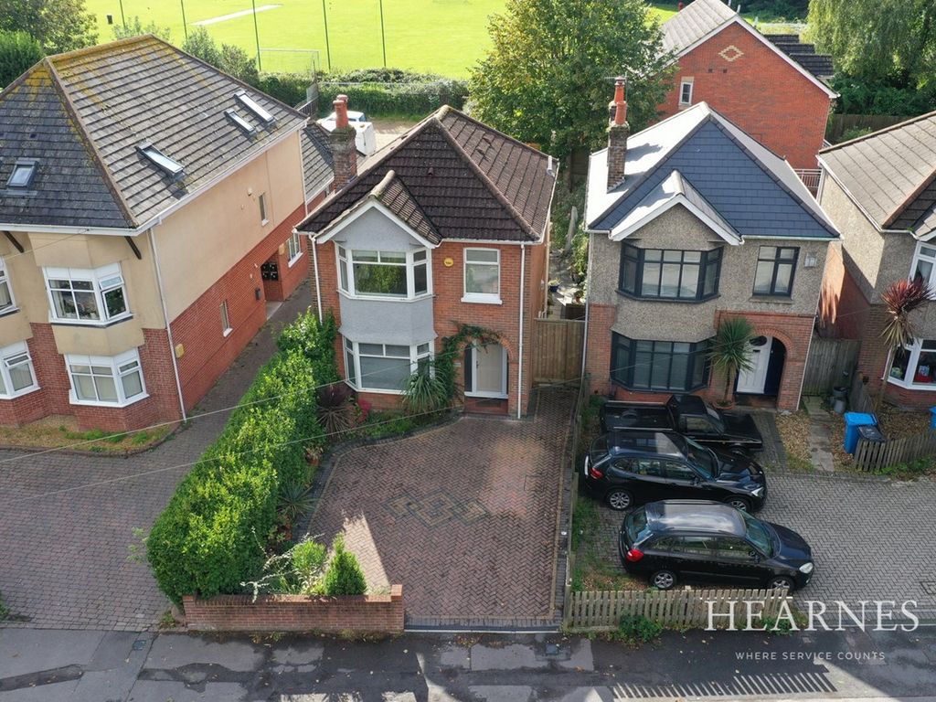 3 bed detached house for sale in Tatnam Road, Poole BH15, £385,000
