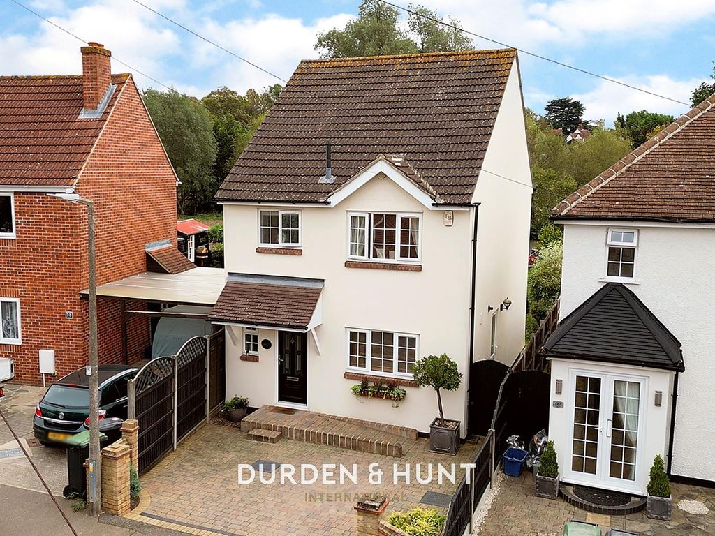 3 bed detached house for sale in Rodney Road, Ongar CM5, £600,000