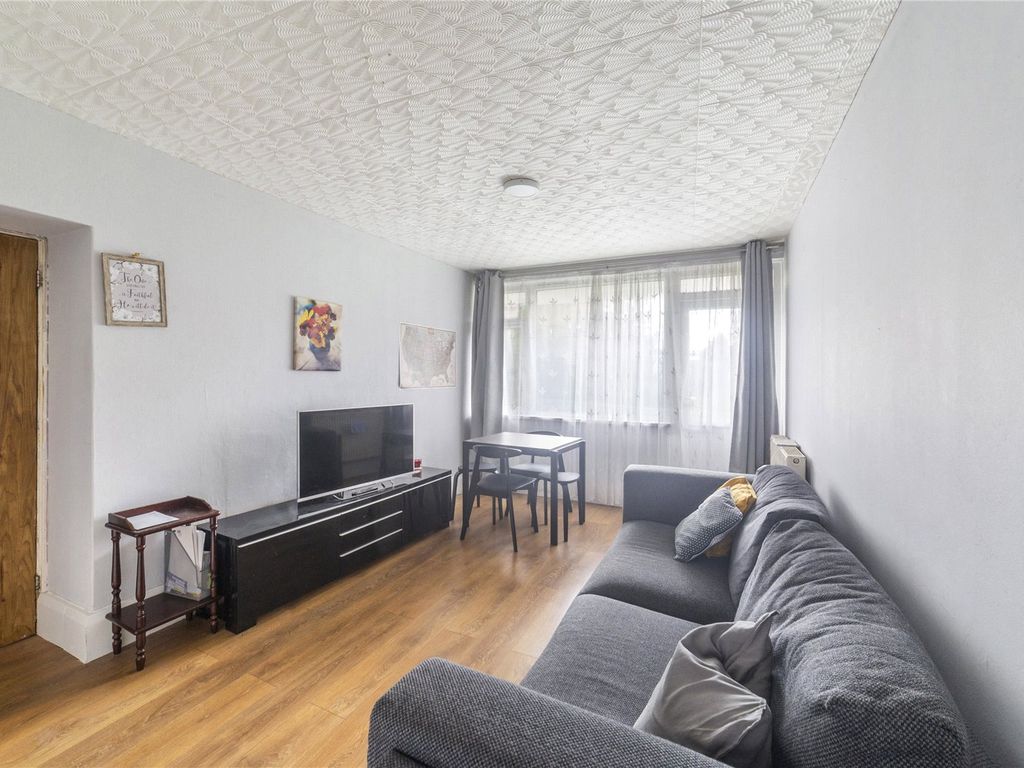 2 bed flat for sale in Macbeth House, Arden Estate N1, £475,000