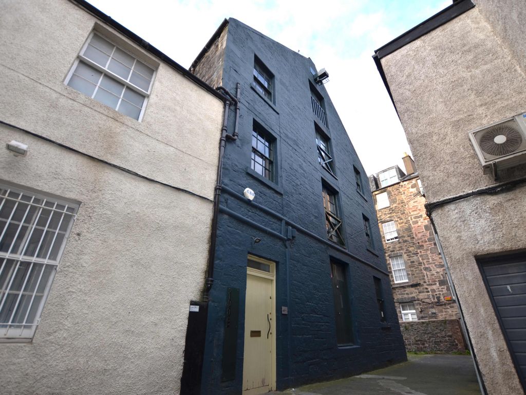 Office to let in Constitution Street, Edinburgh EH6, £12,000 pa