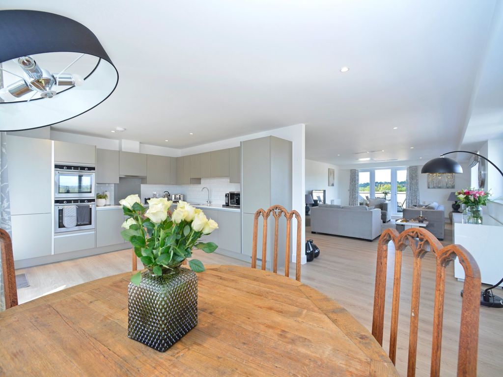 4 bed flat for sale in Godalming, Surrey GU7, £850,000