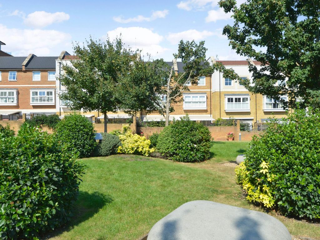 4 bed flat for sale in Godalming, Surrey GU7, £850,000