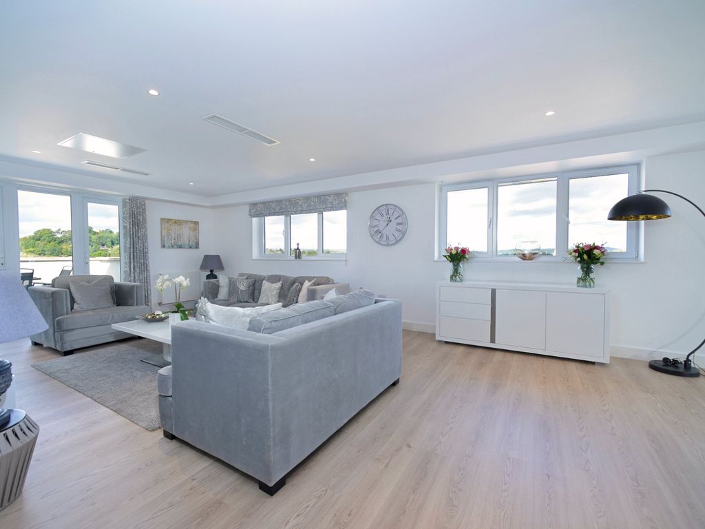 4 bed flat for sale in Godalming, Surrey GU7, £850,000