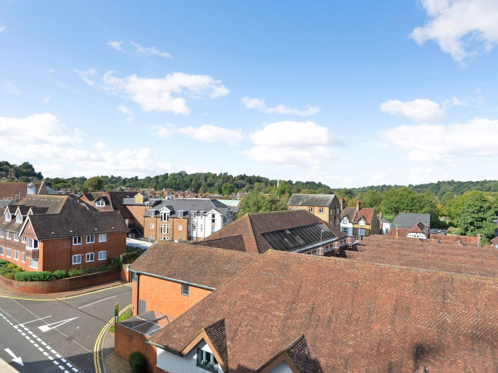 4 bed flat for sale in Godalming, Surrey GU7, £850,000