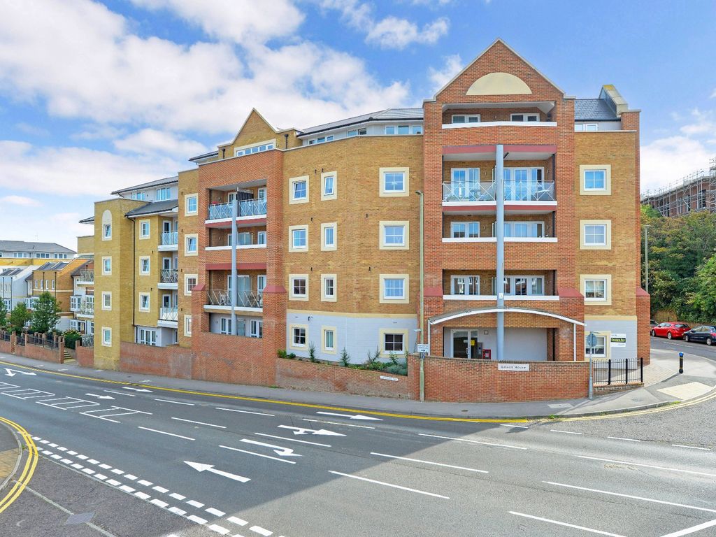 4 bed flat for sale in Godalming, Surrey GU7, £850,000