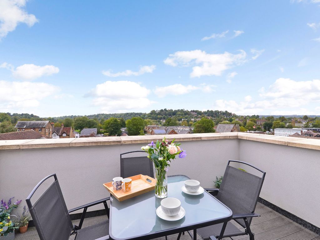 4 bed flat for sale in Godalming, Surrey GU7, £850,000