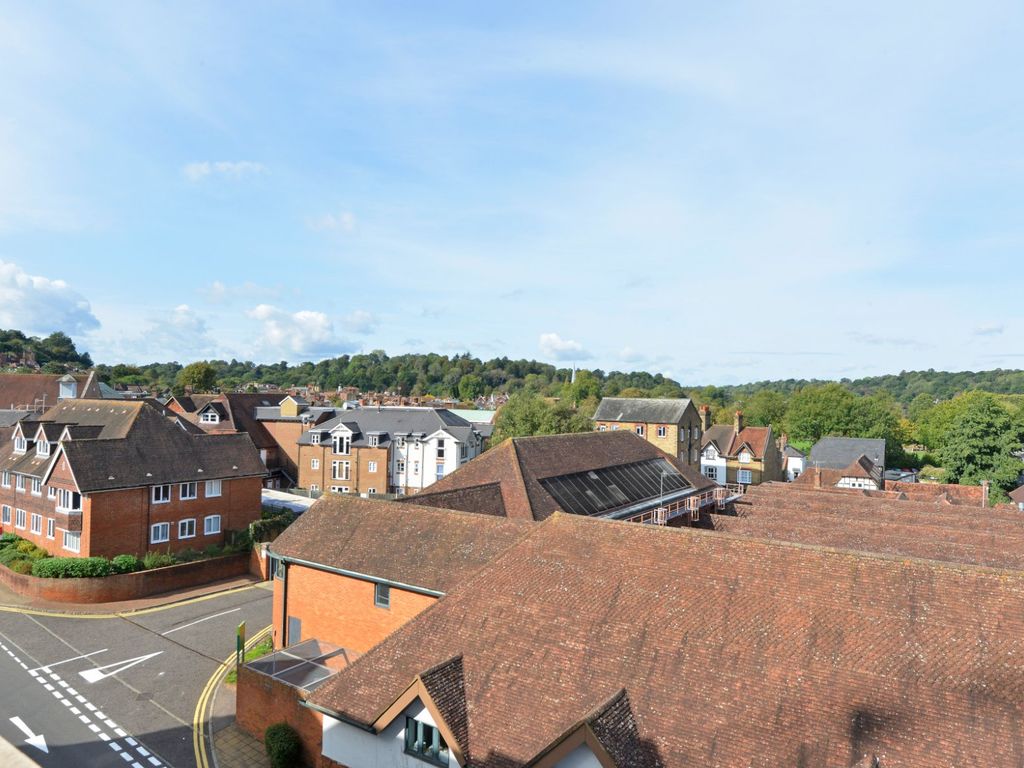 4 bed flat for sale in Godalming, Surrey GU7, £850,000