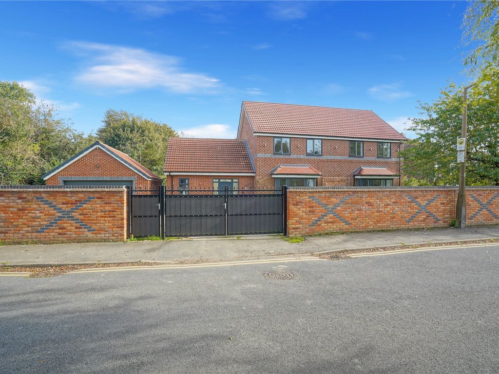 4 bed detached house for sale in Sheep Cote Road, Rotherham, South Yorkshire S60, £550,000