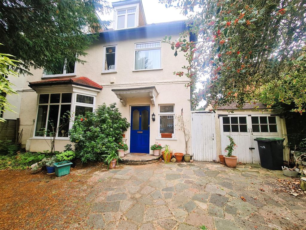 7 bed detached house for sale in Bagshot Road, Enfield EN1, £1,295,000
