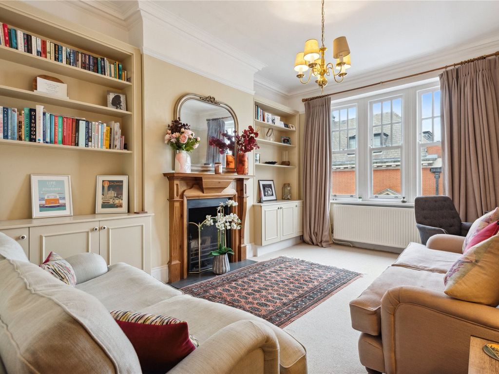 2 bed flat for sale in Kings Court Mansions, 721 Fulham Road, London SW6, £675,000