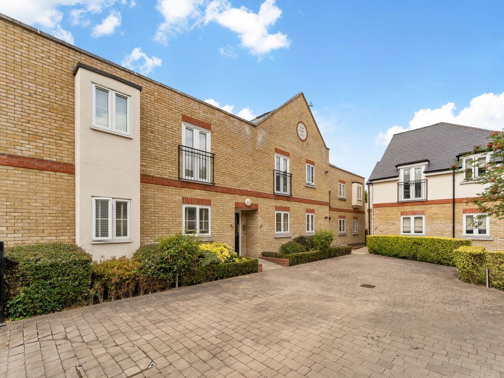 1 bed flat for sale in Wanstead E11, £360,000