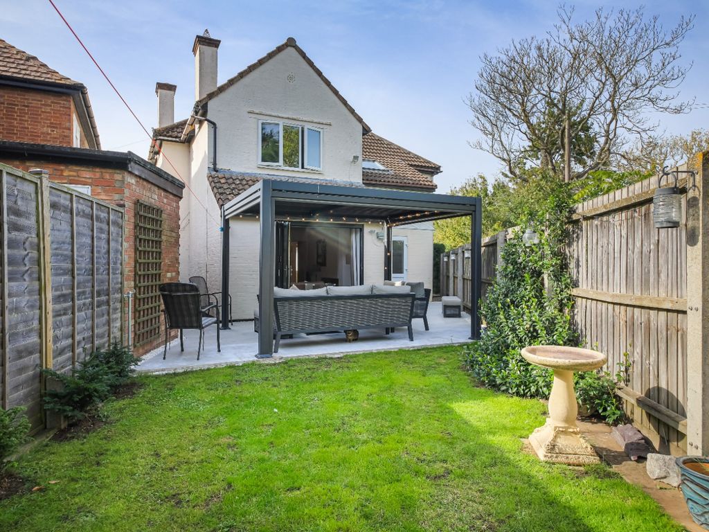 4 bed detached house for sale in Cambridge Road, Girton, Cambridge CB3, £900,000