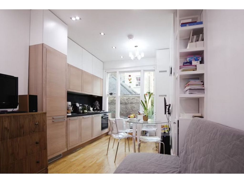 2 bed flat for sale in 33 Aynhoe Road, Brook Green W14, £550,000