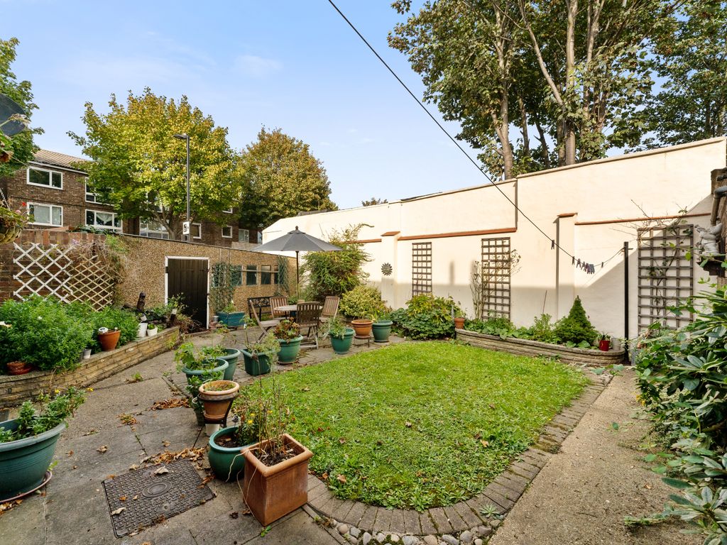 3 bed end terrace house for sale in Wellington Road, London E7, £575,000