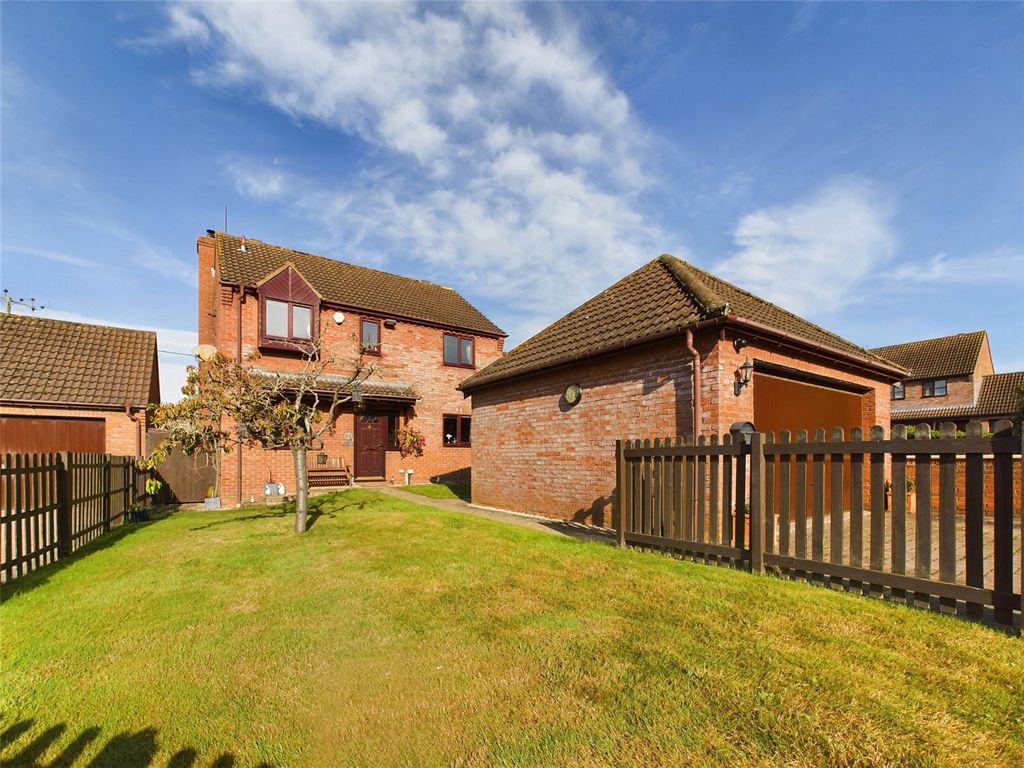4 bed detached house for sale in Priory Lea, Walford, Ross-On-Wye, Herefordshire HR9, £425,000