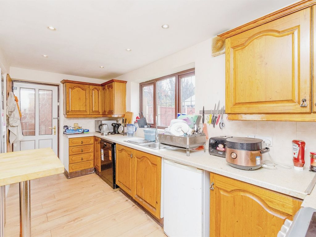 4 bed detached house for sale in Valleyside, Pelsall, Walsall WS3, £335,000