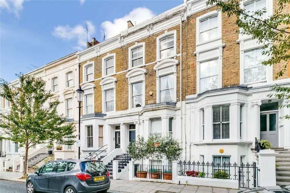 2 bed flat to rent in Chesterton Road, London W10, £2,145 pcm